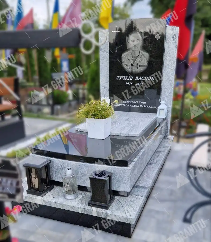 Пам'ятник для військових 24